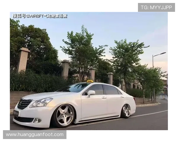 旧版皇冠3.0:车主故事与改装案例分享,感受经典车的独特魅力 旧版皇冠3.0:车主故事与改装案例分享,感受经典车的独特魅力